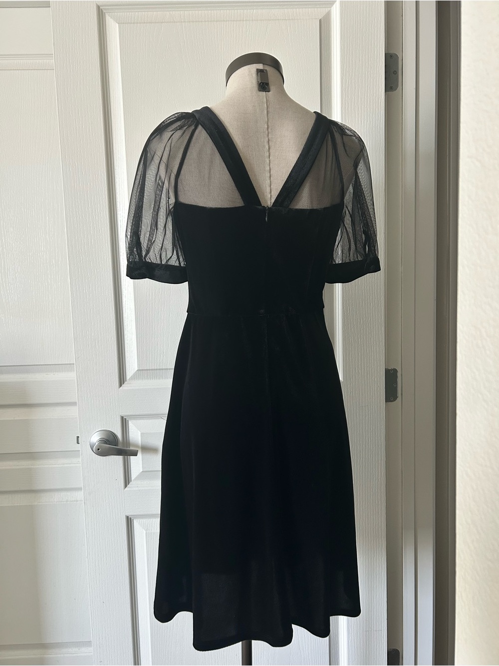 Maggy London Lyra Illusion in Velvet black dress Midi Dress - Picture 4 of 13